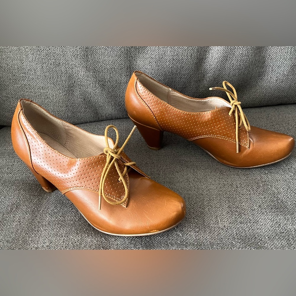 chelsea crew Tan Lace-Up Leather Heels - Picture 6 of 7